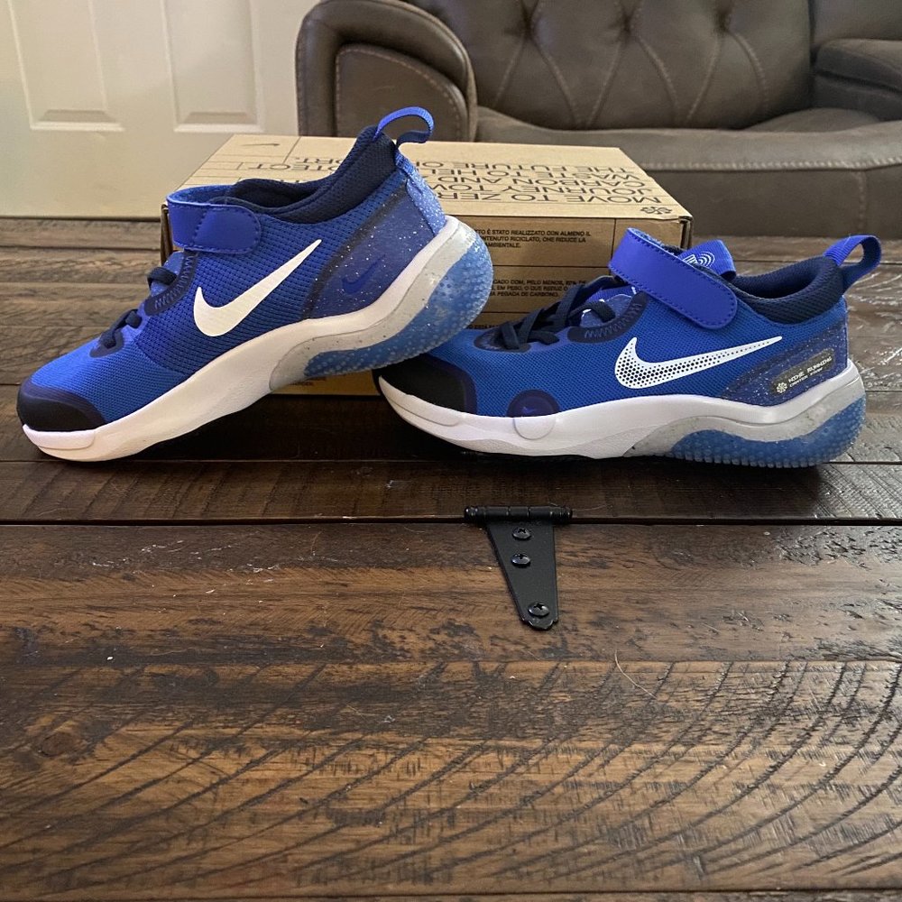 Nike Blue and White Explore Next Nature Size 1Y!! Never Worn!
